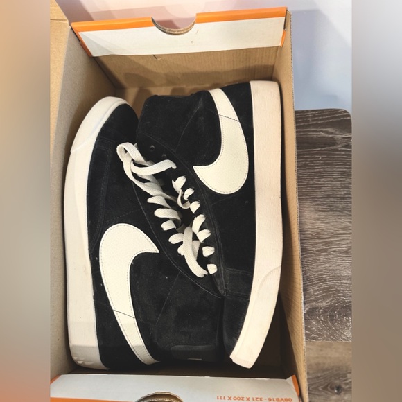 WOMEN’S NIKE BLAZER MID VINTAGE SUEDE BLACK - Picture 6 of 11